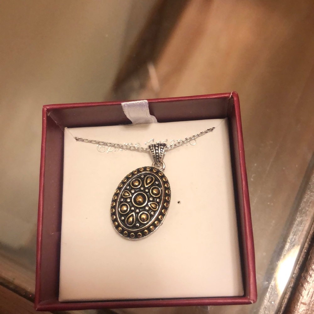 Women New NWOT Necklace